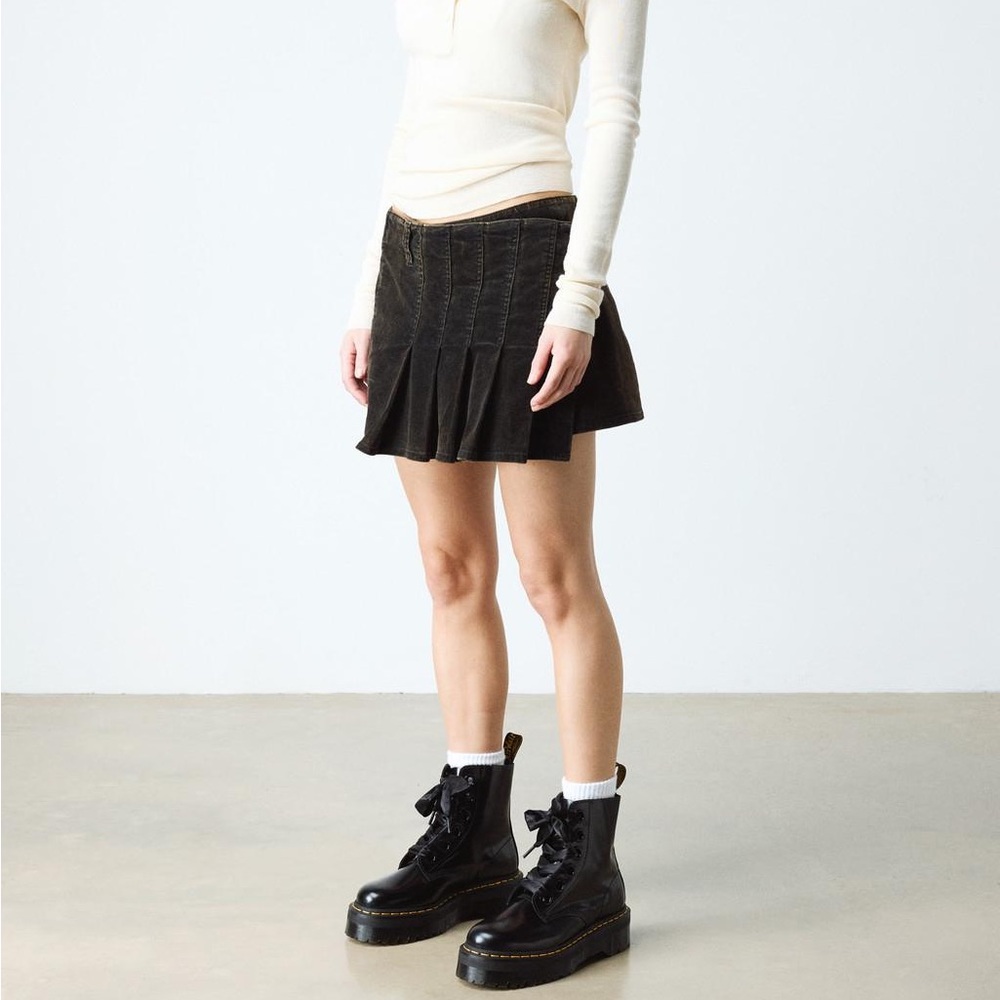 ⭐️Dr. Martens MOLLY Women's Leather Platform Boots BLACK BUTTERO size 8 - Picture 2 of 16